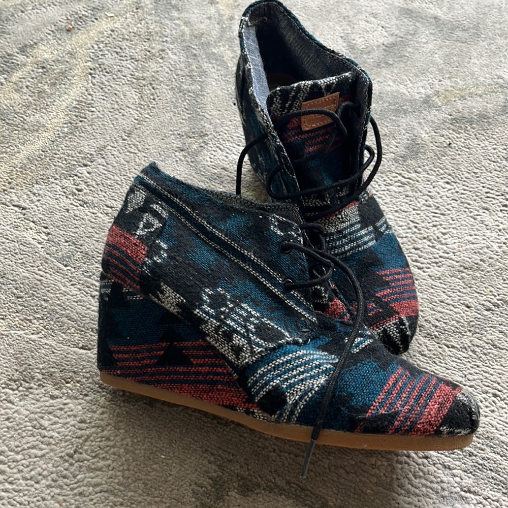 Toms Aztec print wedges size 8